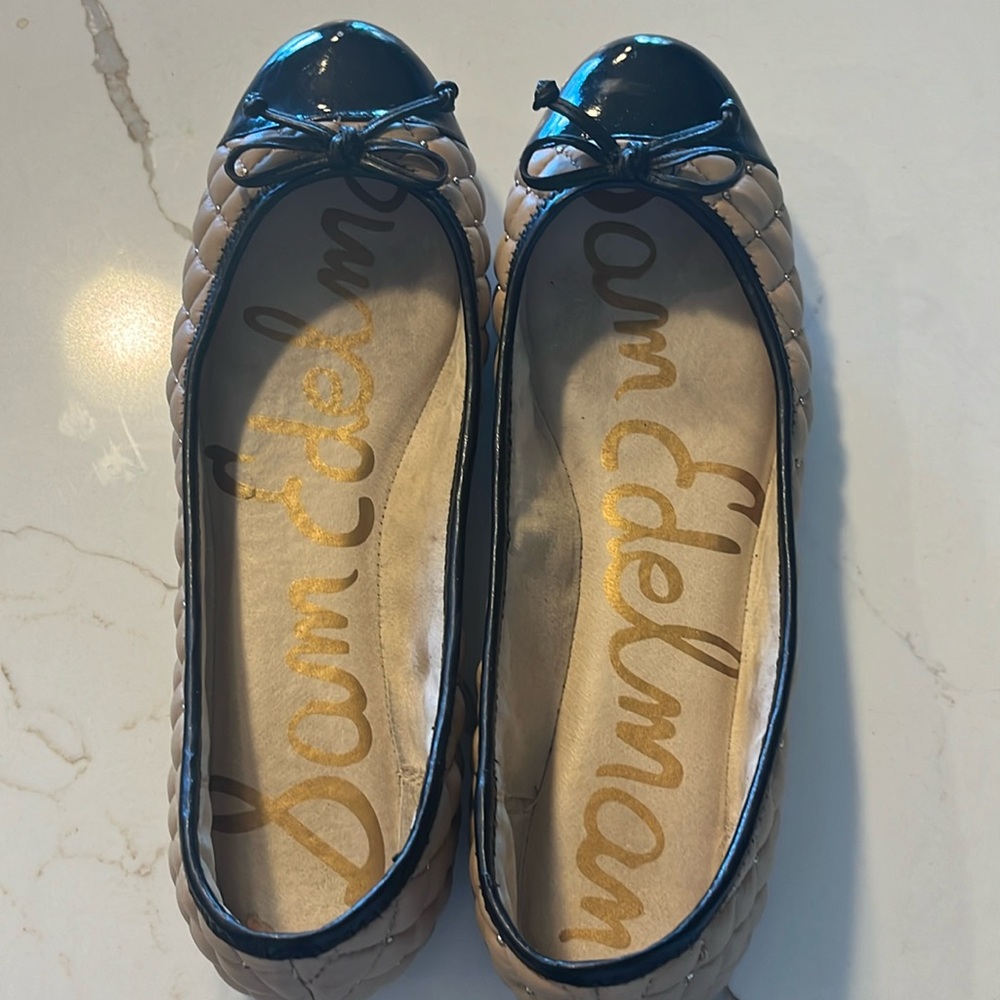 Flat shoes